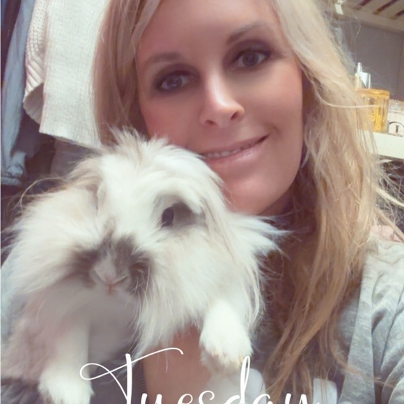 Hi! I’m Danielle! 🩷for live show notifications! - Picture 5 of 10